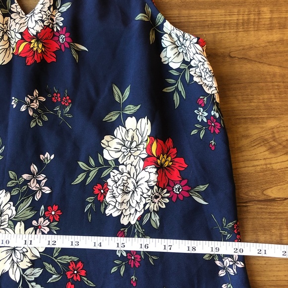 Miami cutout neck floral dress - Picture 5 of 10